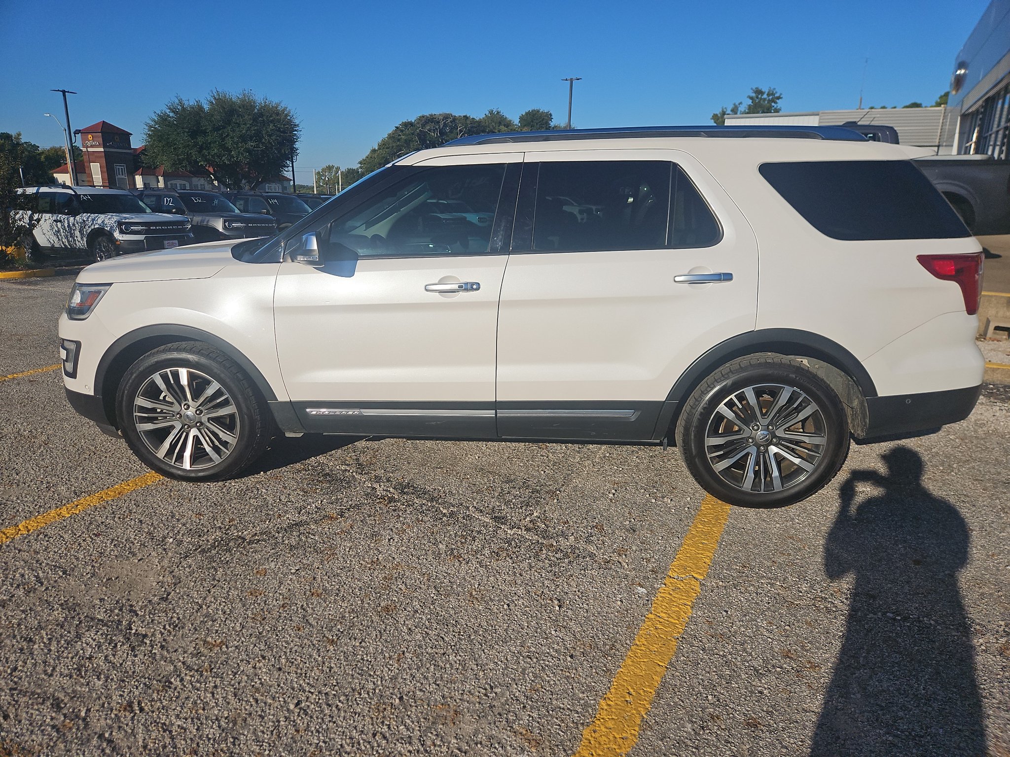 Used 2017 Ford Explorer Platinum AWD/4WD image 8