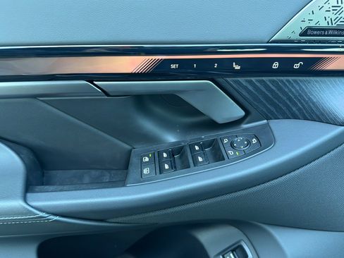 Used 2025 BMW i5 xDrive40 w/ Executive Package image 12