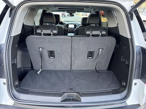 Certified 2023 GMC Acadia AT4 w/ Preferred Package image 27