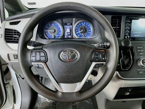 Used 2020 Toyota Sienna LE FWD image 13