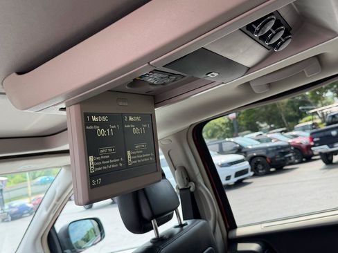 Used 2015 Chrysler Town & Country Touring-L w/ Driver Convenience Group FWD image 29