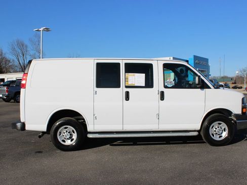 Used 2024 Chevrolet Express 2500 w/ Driver Convenience Package image 11