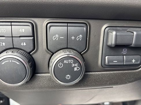 Used 2021 Chevrolet Tahoe LT w/ LT Signature Package AWD/4WD image 30