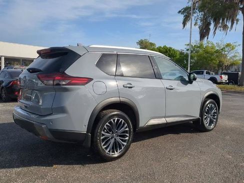 Certified 2025 Nissan Rogue SL w/ Tech Package FWD image 4