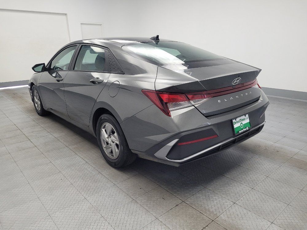 Used 2025 Hyundai Elantra SE FWD image 5