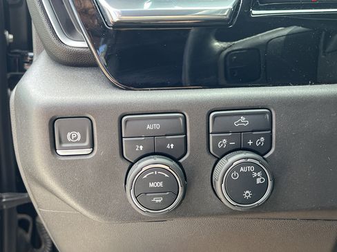 Used 2024 Chevrolet Silverado 1500 LT AWD/4WD image 14