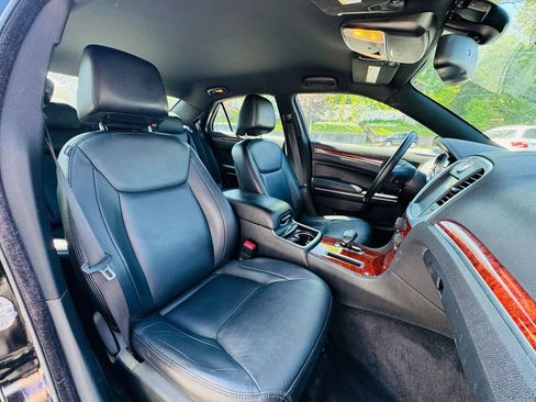 Used 2014 Chrysler 300 RWD image 19
