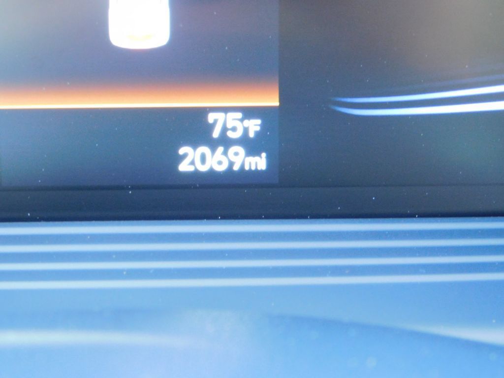 Used 2025 Hyundai Venue Limited FWD image 31