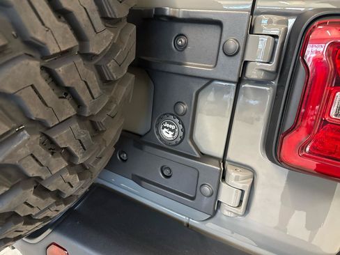 Used 2022 Jeep Wrangler Unlimited Rubicon w/ Xtreme Recon 35" Tire Package AWD/4WD image 93