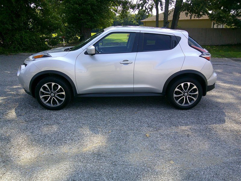 Used 2017 Nissan Juke SV w/ Technology Package FWD image 2