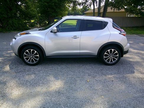 Used 2017 Nissan Juke SV w/ Technology Package FWD image 2