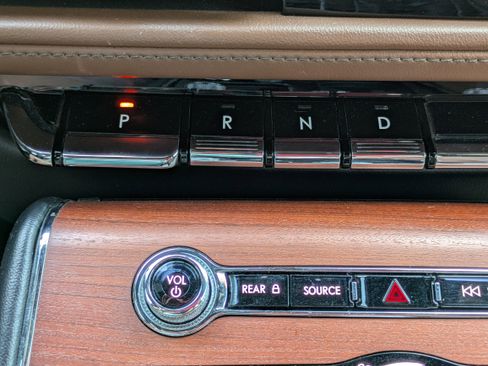 Used 2020 Lincoln Aviator Reserve w/ Equipment Group 202A image 24