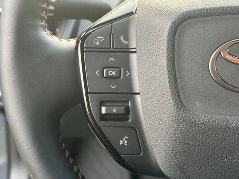 Used 2025 Toyota Prius Plug-In Hybrid FWD image 24