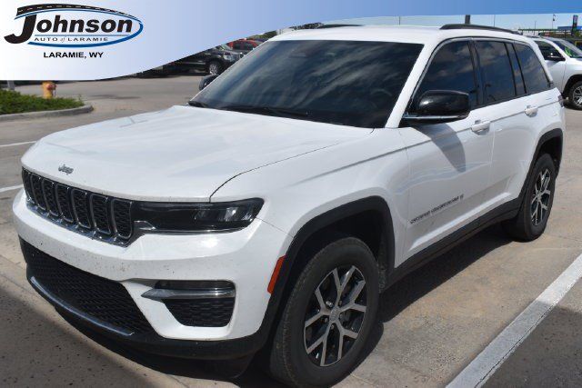 Used 2025 Jeep Grand Cherokee Limited w/ Trailer Tow Package AWD/4WD image 1