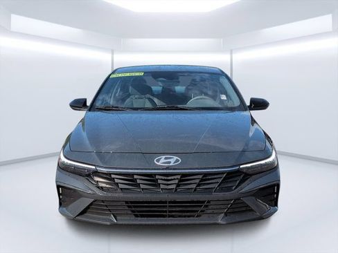 Used 2025 Hyundai Elantra Sport FWD image 8