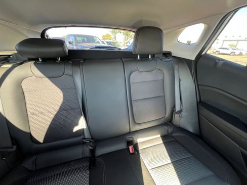 Used 2025 Chevrolet Trax LT image 37