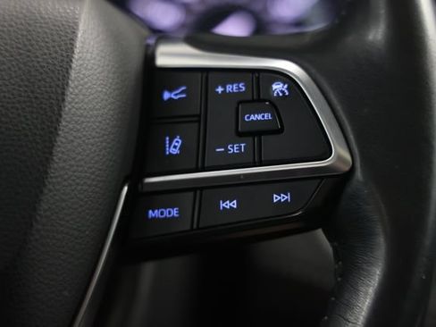 Used 2021 Toyota Highlander XLE AWD/4WD image 33