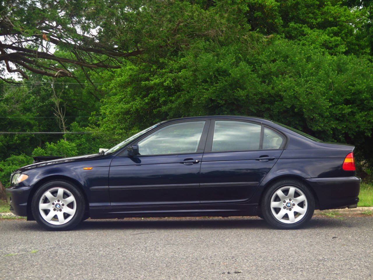 Used 2005 BMW 325i Sedan RWD image 2