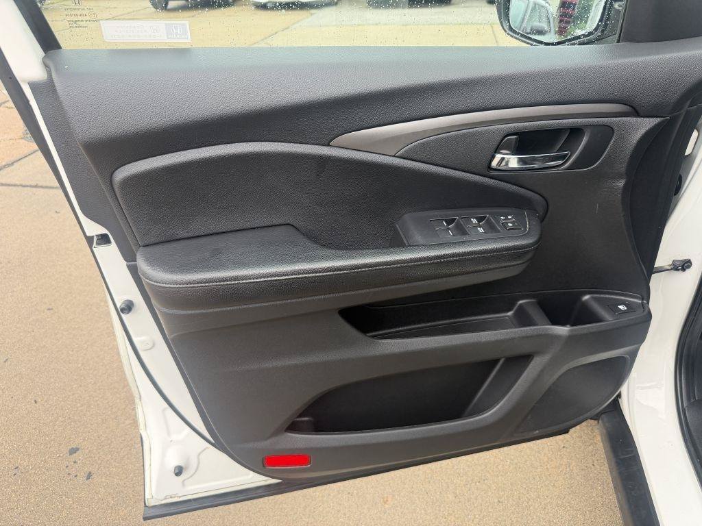 Used 2019 Honda Pilot LX image 9
