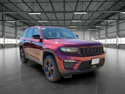 New 2025 Jeep Grand Cherokee Limited w/ Black Appearance Package image 6