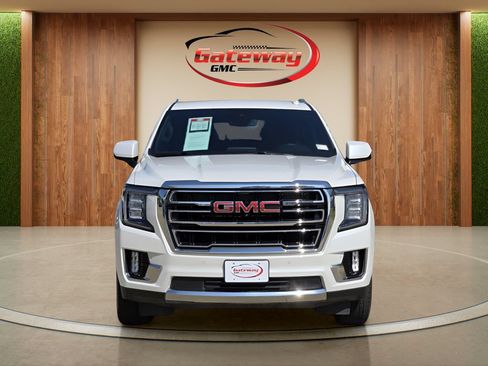 Used 2024 GMC Yukon XL SLT w/ SLT Luxury Package AWD/4WD image 2