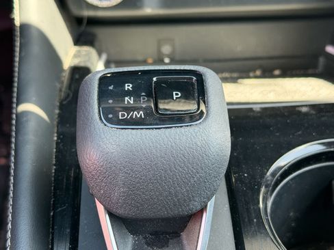 Used 2024 Nissan Rogue Platinum w/ Platinum Premium Package FWD image 7