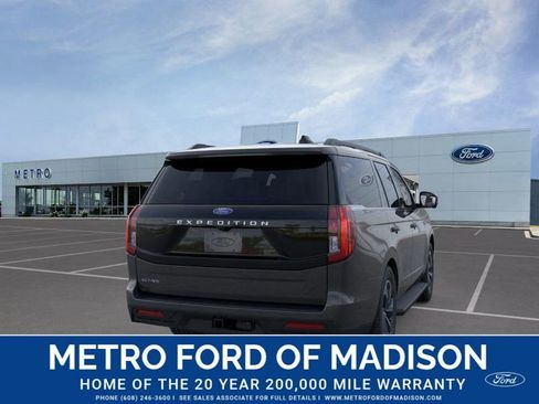 New 2026 Ford Expedition Active image 9