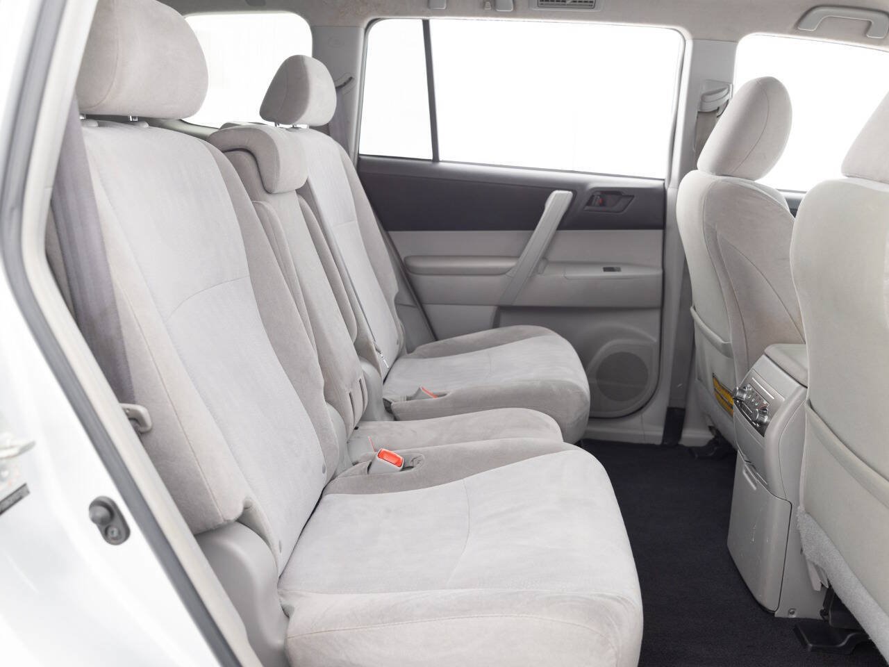 Used 2013 Toyota Highlander FWD w/ Cold Weather Pkg image 29