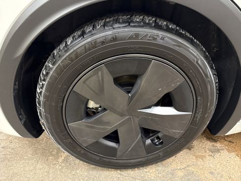 Used 2025 Toyota Prius SE image 26