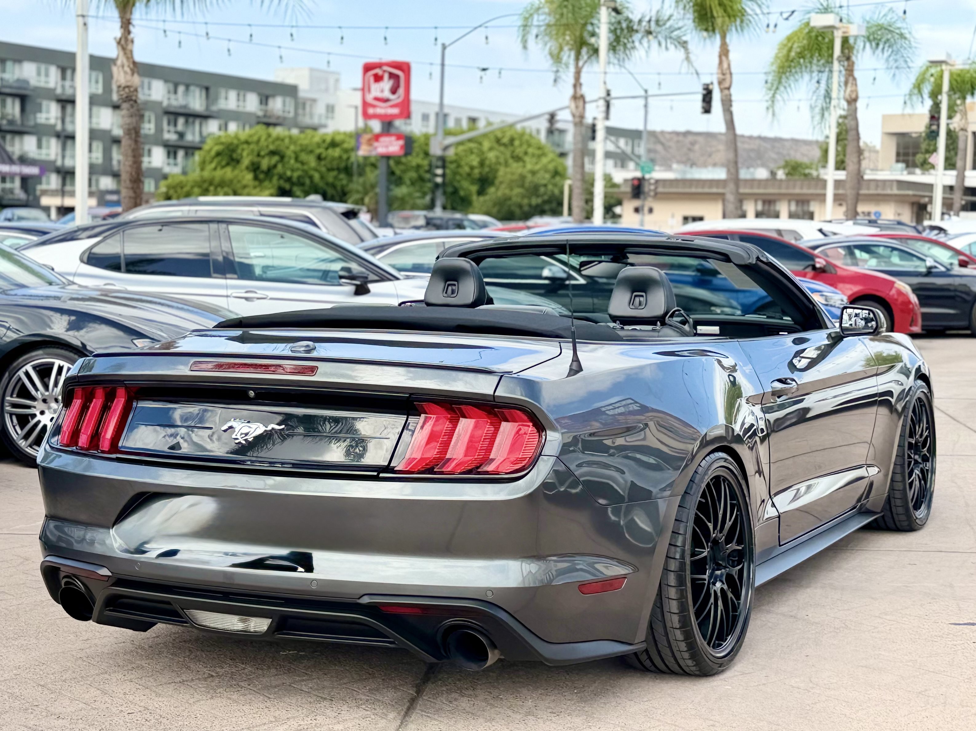 Used 2018 Ford Mustang Premium RWD image 15