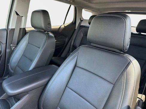Used 2023 GMC Terrain SLT w/ Tech Package FWD image 20