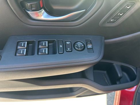 Used 2025 Honda Pilot Touring image 11
