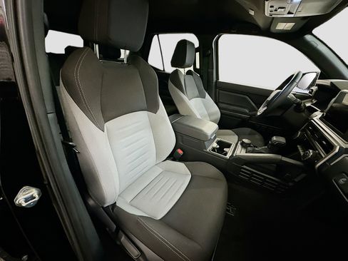 Used 2025 Toyota 4Runner TRD Off-Road image 32