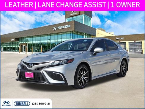 Used 2024 Toyota Camry SE image 1