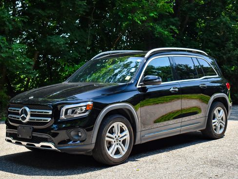 Used 2021 Mercedes-Benz GLB 250 4MATIC image 2