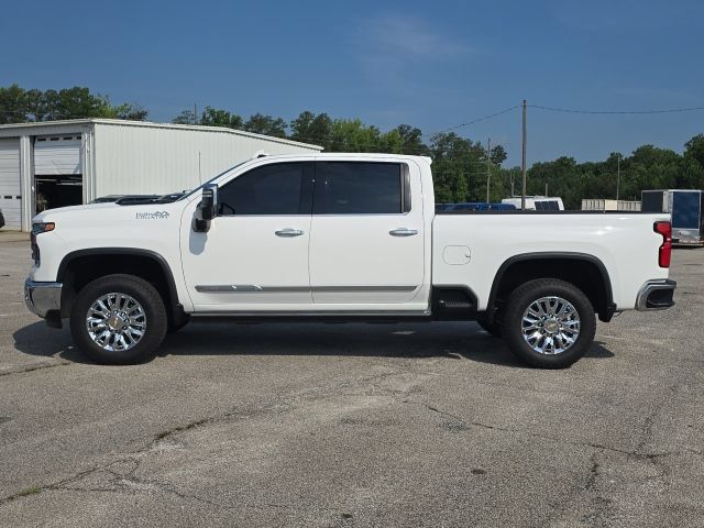 Used 2024 Chevrolet Silverado 3500 High Country w/ High Country Premium Package AWD/4WD image 2