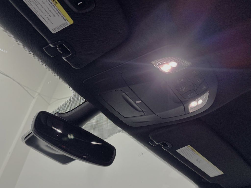 Used 2025 Chrysler Pacifica Select FWD image 31