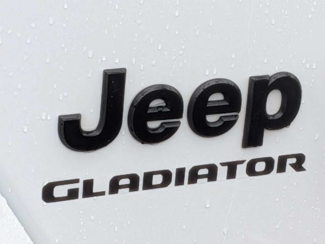 Used 2022 Jeep Gladiator Overland AWD/4WD image 11