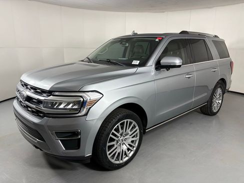 Used 2023 Ford Expedition Limited AWD/4WD image 4
