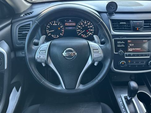 Used 2016 Nissan Altima 2.5 SR w/ LED Appearance Package image 14