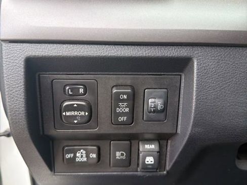 Used 2019 Toyota Tundra SR5 w/ SR5 Upgrade Package image 17