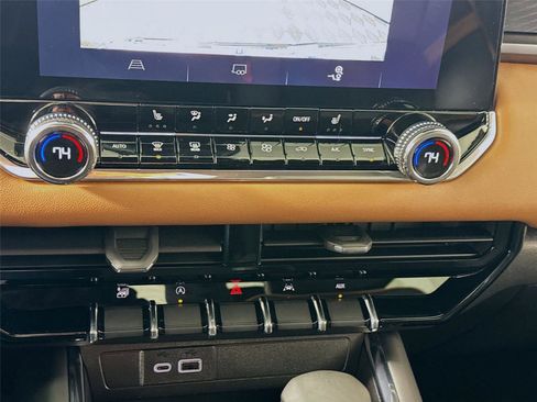 Used 2025 GMC Canyon AT4 w/ Nightfall Edition image 10