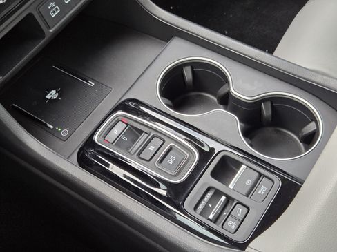 Used 2025 Honda Pilot Touring image 16