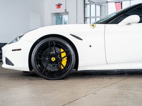 Used 2016 Ferrari California T image 30