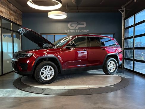 Used 2023 Jeep Grand Cherokee Laredo w/ Luxury Tech Group I AWD/4WD image 23