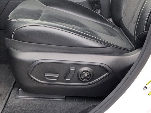 Used 2024 Jeep Grand Cherokee Altitude image 14