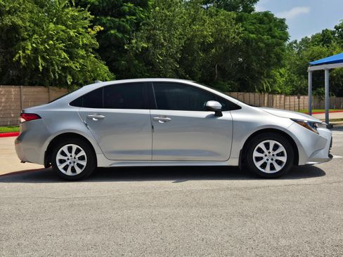 Used 2025 Toyota Corolla LE FWD image 2
