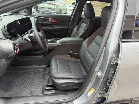 Used 2025 Chevrolet Equinox EV RS AWD/4WD image 3