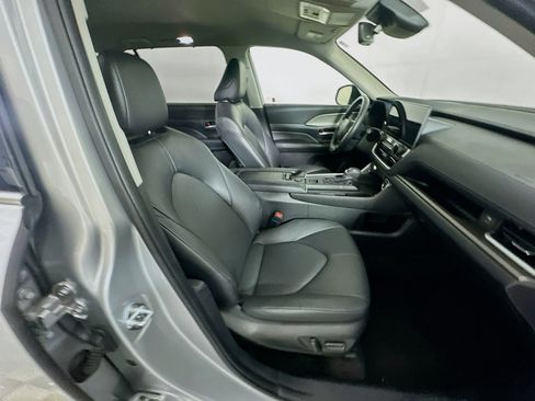 Used 2025 Toyota Grand Highlander FWD image 34