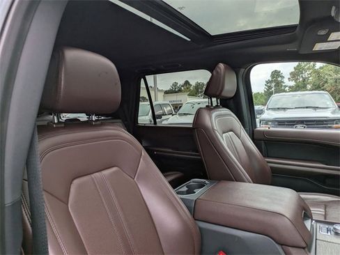 Used 2024 Ford Expedition Limited image 37